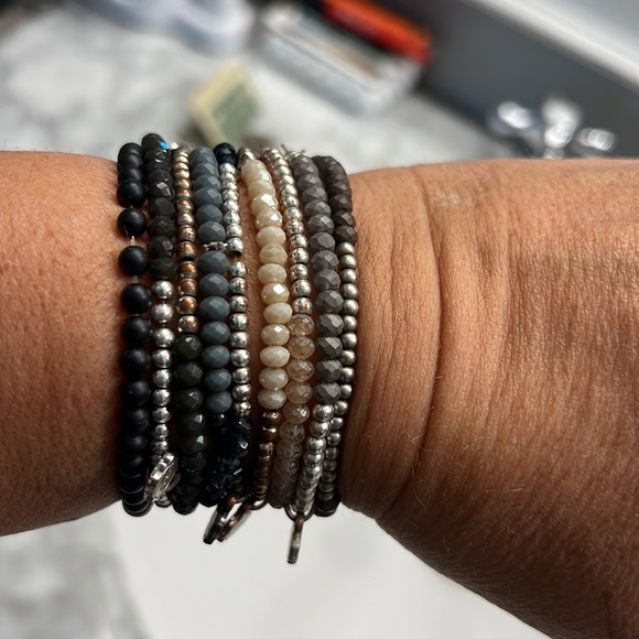 Multiple stretch braclets - Picture 2 of 2